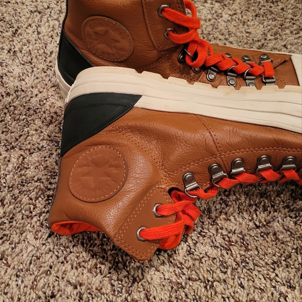 Mens Leather Converse size 9.5men.